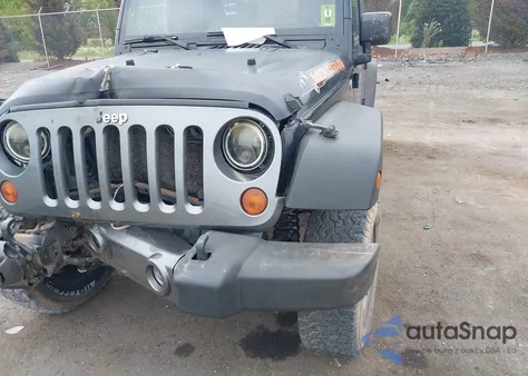 2010 Jeep Wrangler Unlimited Sport z USA, uszkodzony, nr VIN 1J4HA3H10AL204032